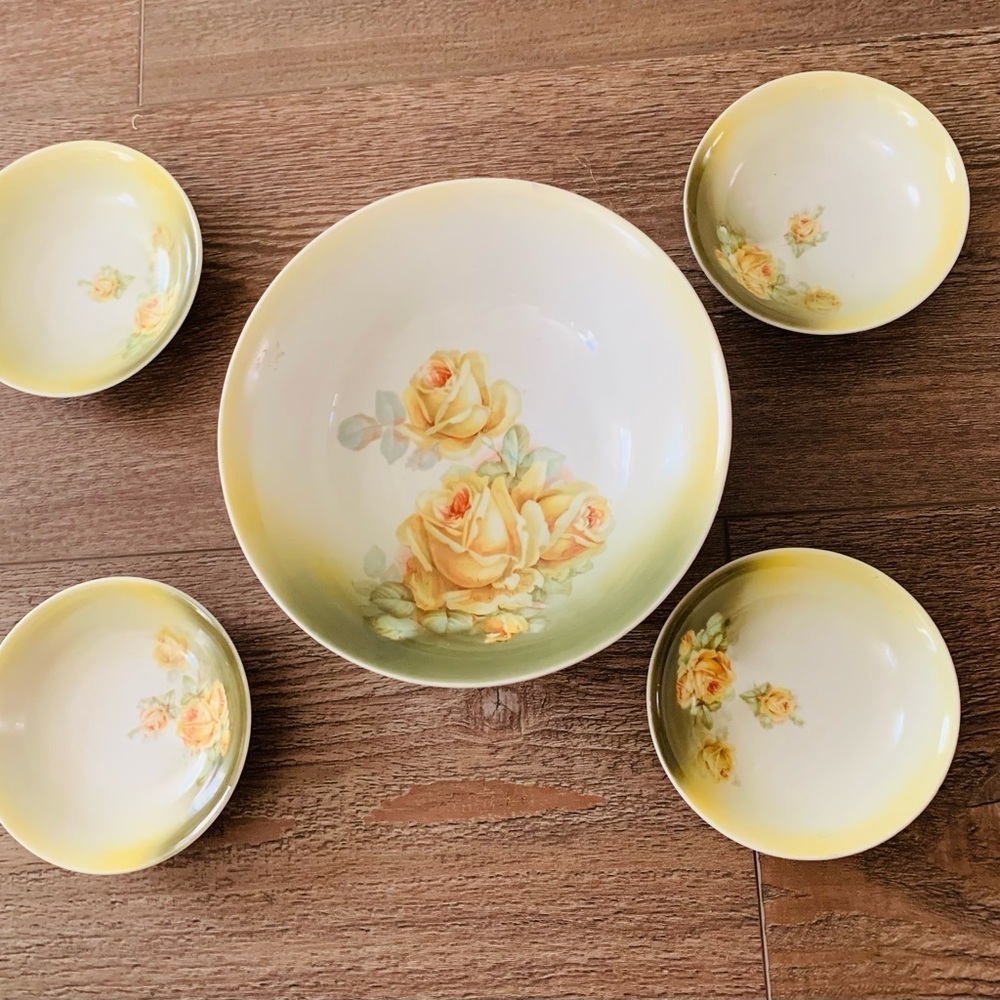 Vintage Germany Hand-Painted
Yellow Roses Serving Bowl
